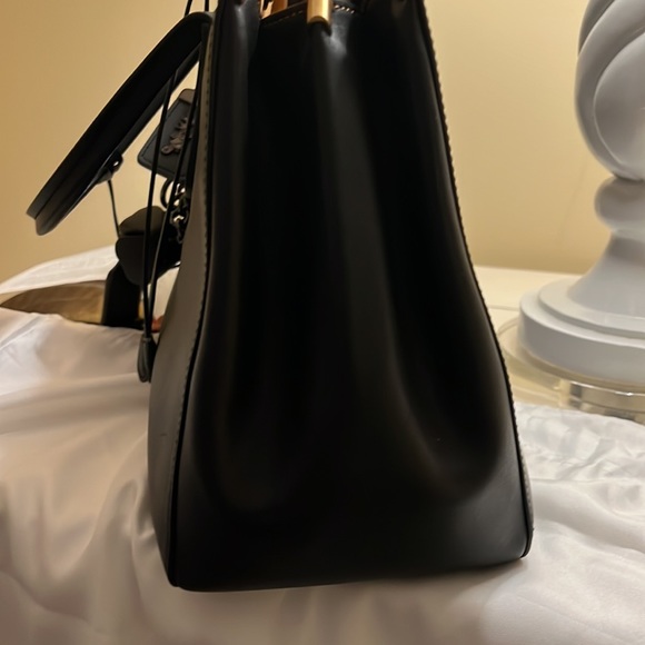 Coach Cooper  Carryall black smoke free environment rose is not included - Picture 3 of 12